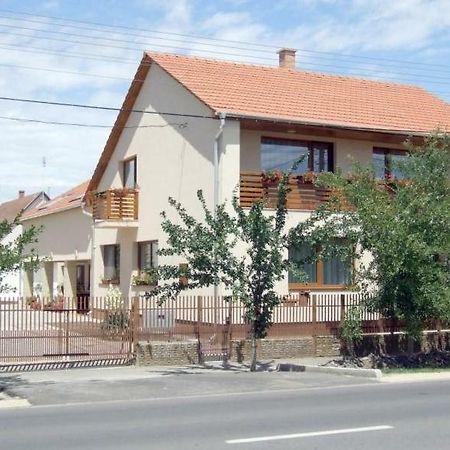 Aura Vendégház Hajduszoboszlo Exterior foto