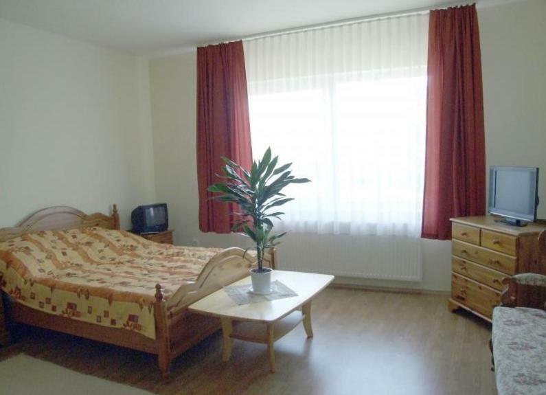 Aura Vendégház Hajduszoboszlo Exterior foto