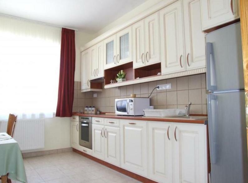 Aura Vendégház Hajduszoboszlo Exterior foto